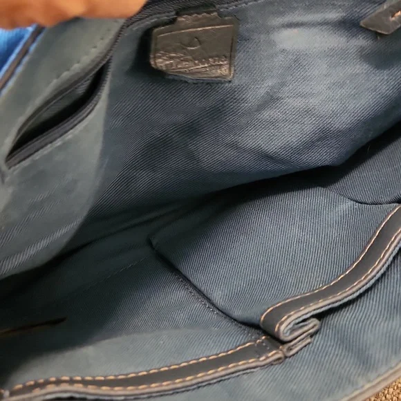 Liz Claiborne Purse RN70272/CA16396 - Picture 4 of 9